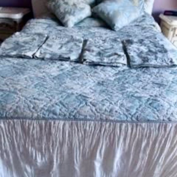 9 Piece Queen Bedspread Set with Shams, Throw Pillows and 4 Valances - Picture 2 of 9
